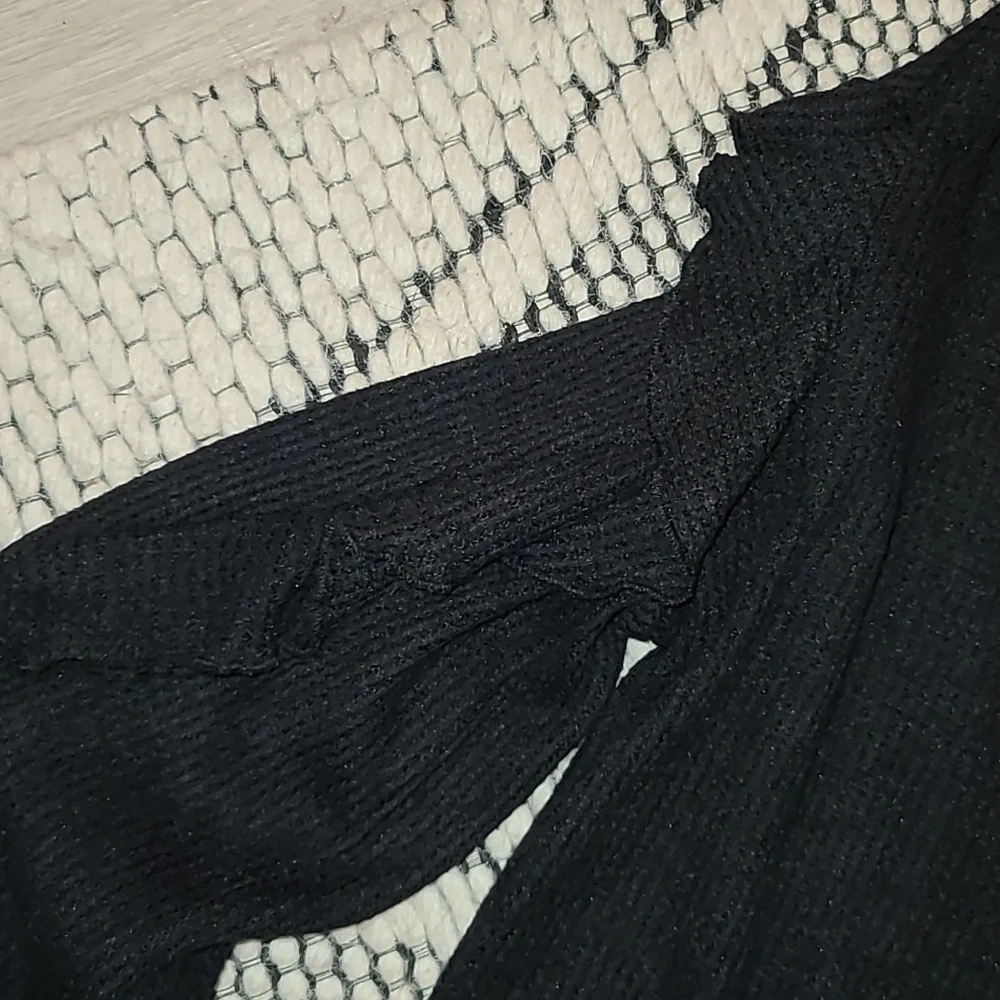 Anthro Ruffle Sleeve - Picture 3 of 4